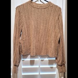 Pretty Ladies Size Large Stretchy Cropped Sweater Shirt